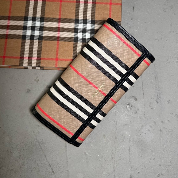 NEW BURBERRY HALTON STRIPED LOGO CONTINENTAL WALLET CLUTCH - Picture 2 of 15
